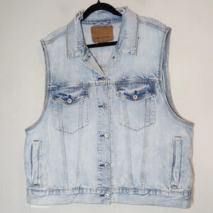 American Eagle lightwash denim button vest.  Size XXL